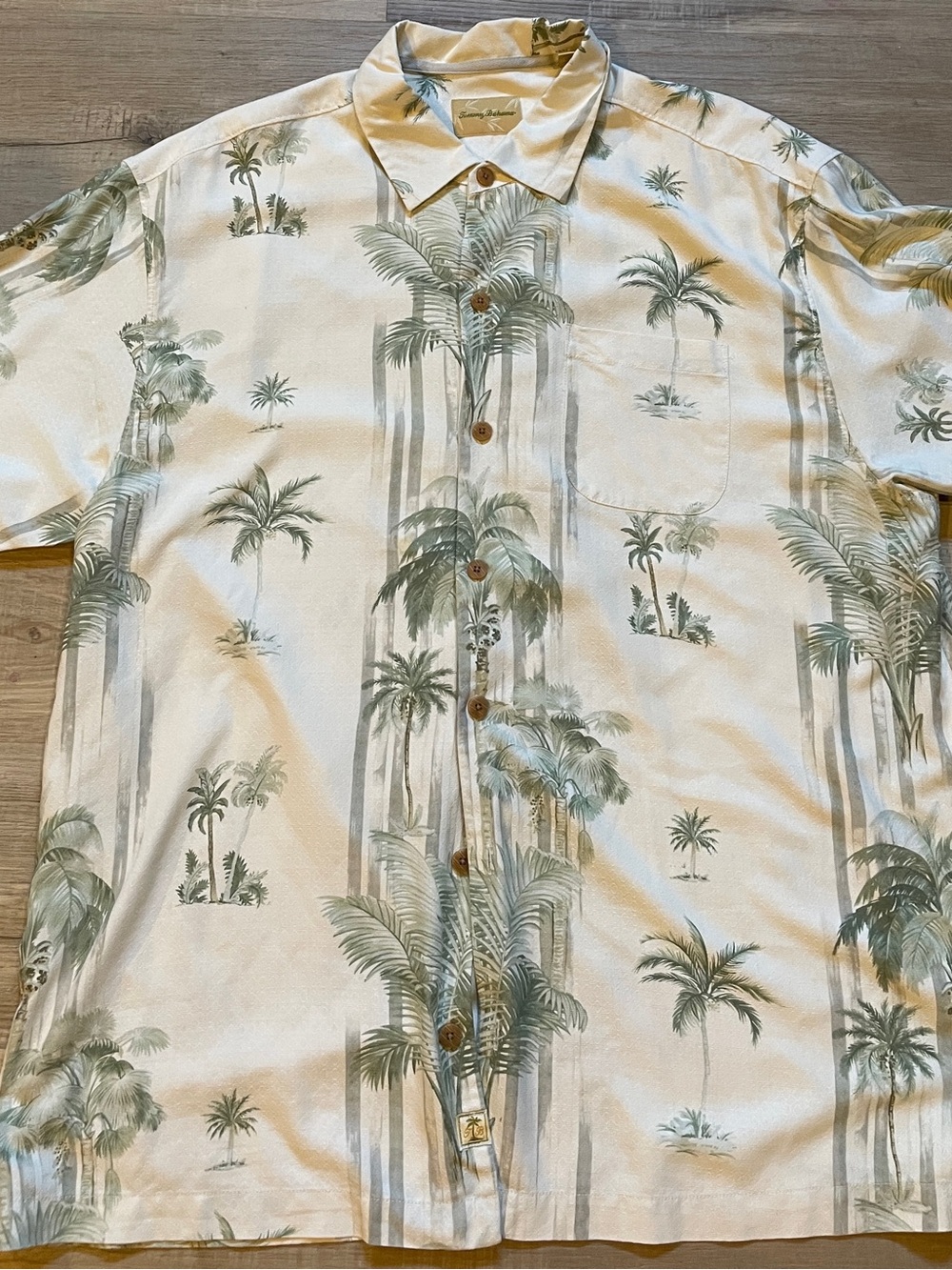 VTG. Tommy Bahama Men's Button Down Shirt Tropical 100% Silk Short Sleeve XL